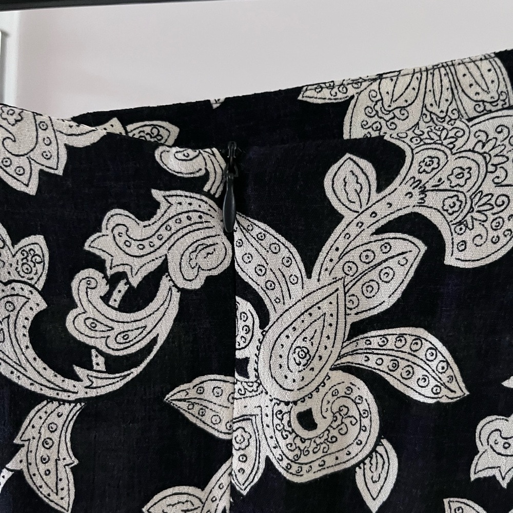 ZARA BLACK AND CREAM FLORAL PRINT ASYMMETRICAL MIDI SKIRT /Size XS - Picture 8 of 11